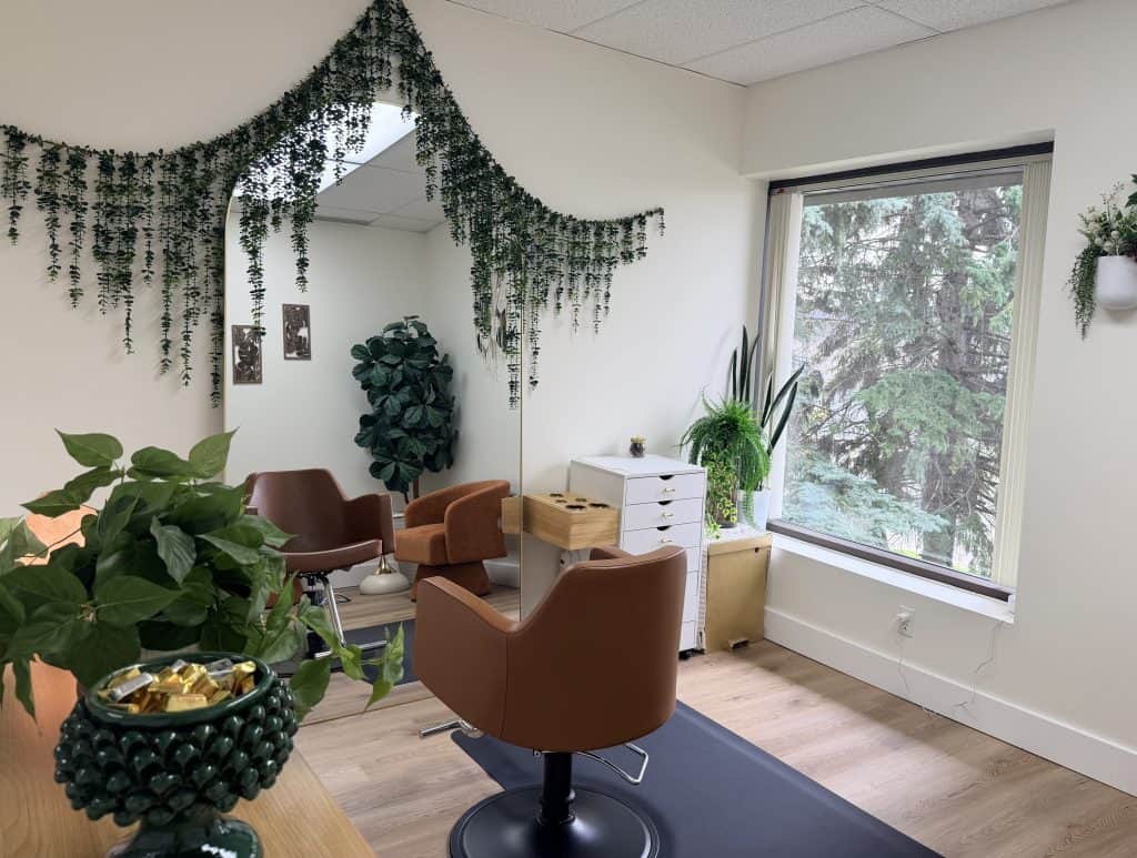 Cozy wig consultation space with natural light and greenery in Minnesota.